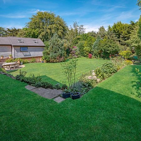 Westleigh Hotell Ashtead Eksteriør bilde