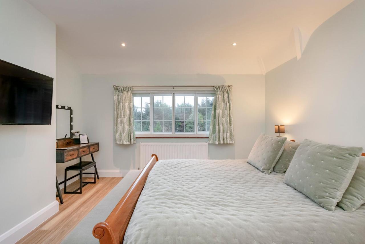 Westleigh Hotell Ashtead Eksteriør bilde