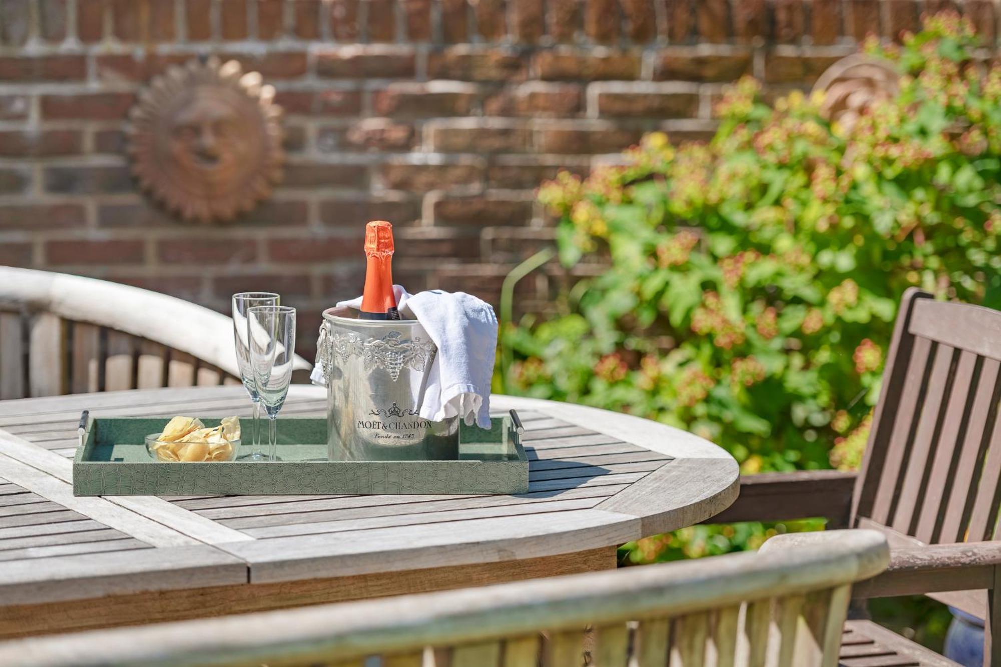 Westleigh Hotell Ashtead Eksteriør bilde