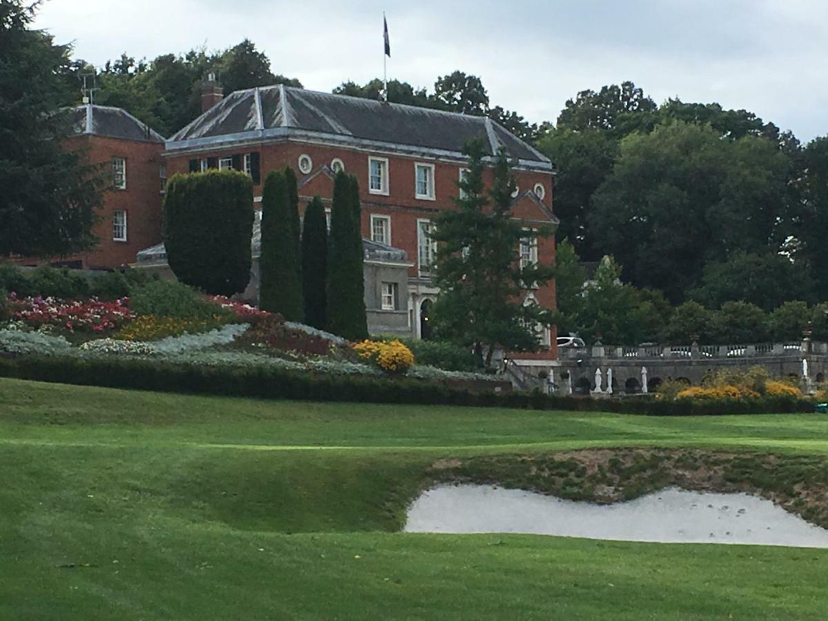 Westleigh Hotell Ashtead Eksteriør bilde